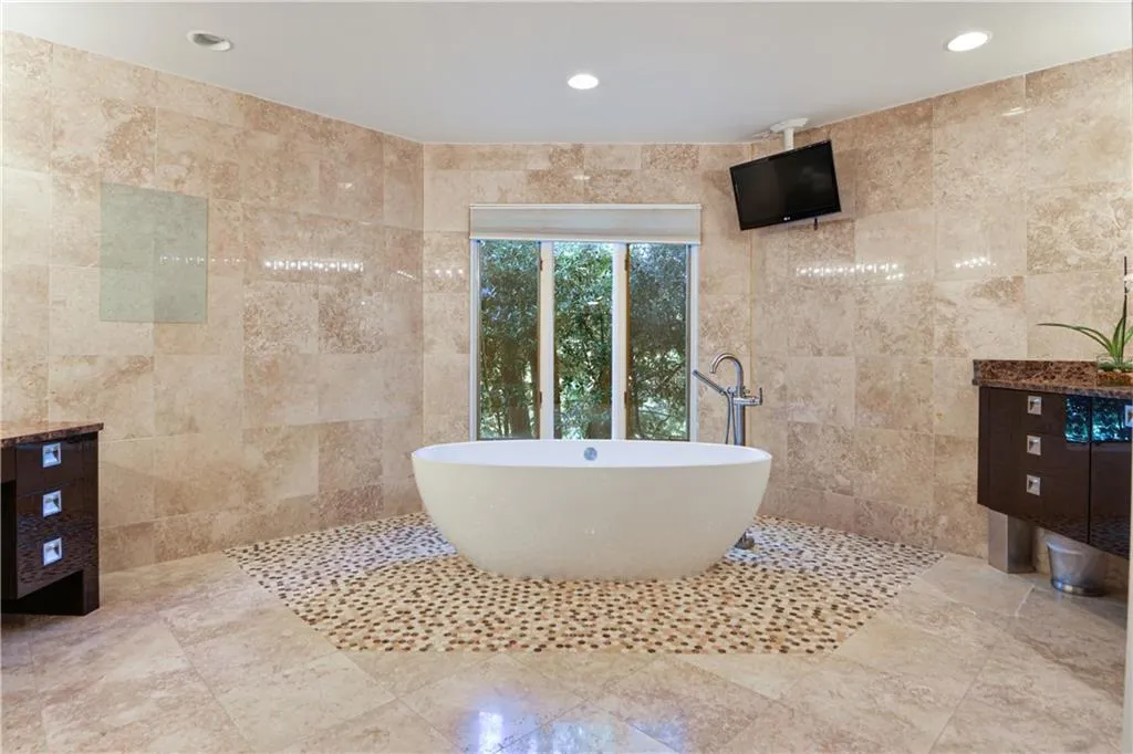 30 Chevaux Court, Atlanta, Georgia 30342, 4 Bedrooms Bedrooms, ,4 BathroomsBathrooms,Residential,Sold,30 Chevaux Court,6797968