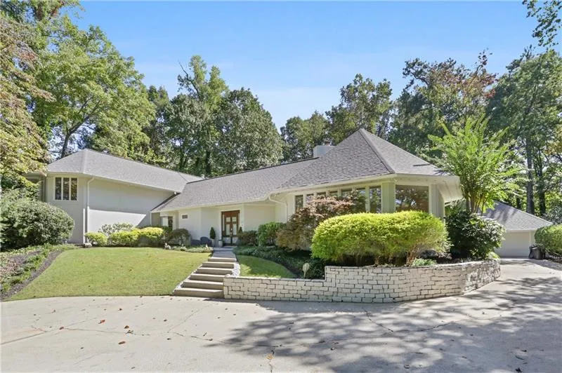 30 Chevaux Court, Atlanta, Georgia 30342, 4 Bedrooms Bedrooms, ,4 BathroomsBathrooms,Residential,Sold,30 Chevaux Court,6797968