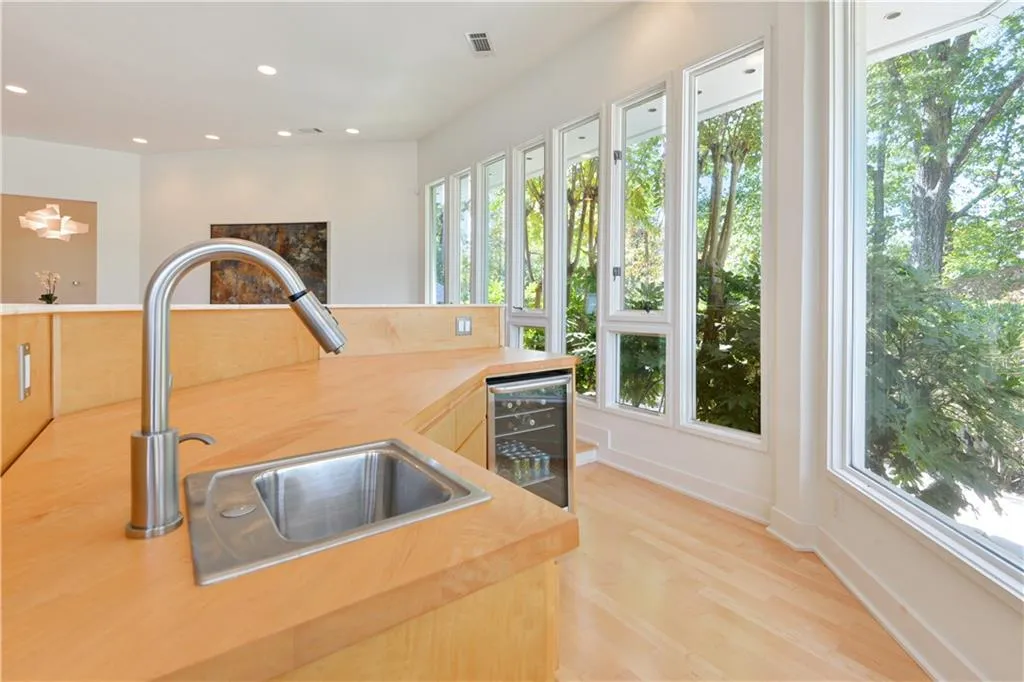 30 Chevaux Court, Atlanta, Georgia 30342, 4 Bedrooms Bedrooms, ,4 BathroomsBathrooms,Residential,Sold,30 Chevaux Court,6797968