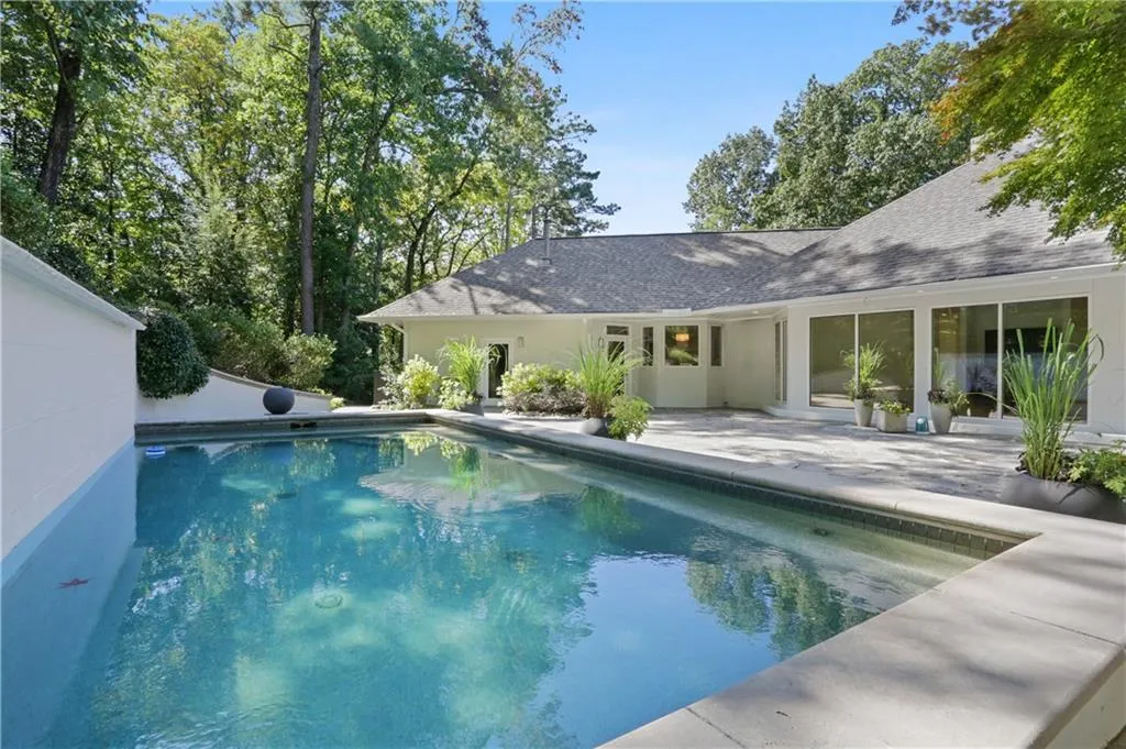 30 Chevaux Court, Atlanta, Georgia 30342, 4 Bedrooms Bedrooms, ,4 BathroomsBathrooms,Residential,Sold,30 Chevaux Court,6797968