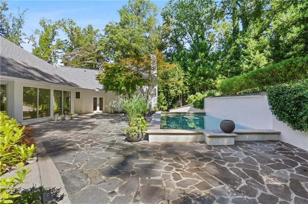 30 Chevaux Court, Atlanta, Georgia 30342, 4 Bedrooms Bedrooms, ,4 BathroomsBathrooms,Residential,Sold,30 Chevaux Court,6797968