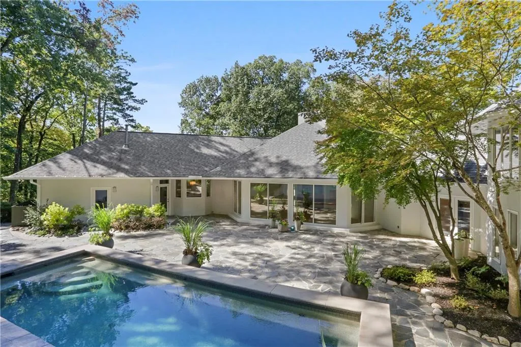 30 Chevaux Court, Atlanta, Georgia 30342, 4 Bedrooms Bedrooms, ,4 BathroomsBathrooms,Residential,Sold,30 Chevaux Court,6797968