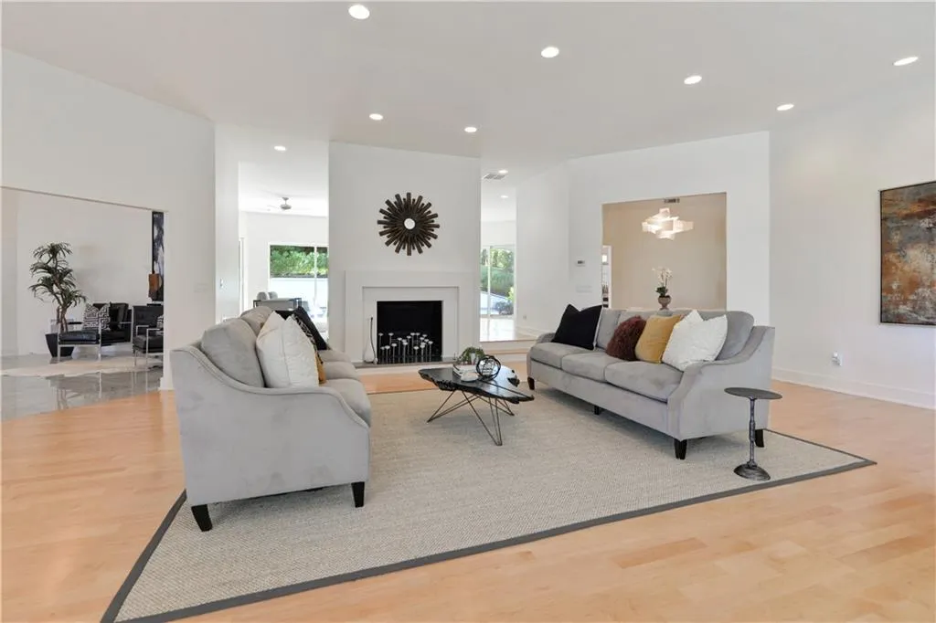 30 Chevaux Court, Atlanta, Georgia 30342, 4 Bedrooms Bedrooms, ,4 BathroomsBathrooms,Residential,Sold,30 Chevaux Court,6797968