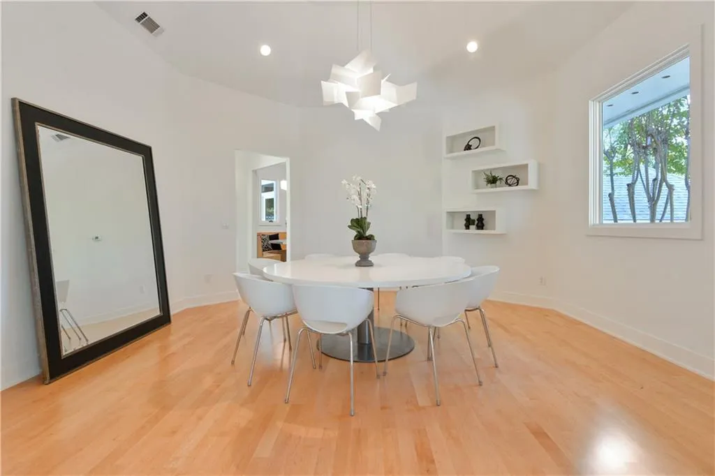 30 Chevaux Court, Atlanta, Georgia 30342, 4 Bedrooms Bedrooms, ,4 BathroomsBathrooms,Residential,Sold,30 Chevaux Court,6797968