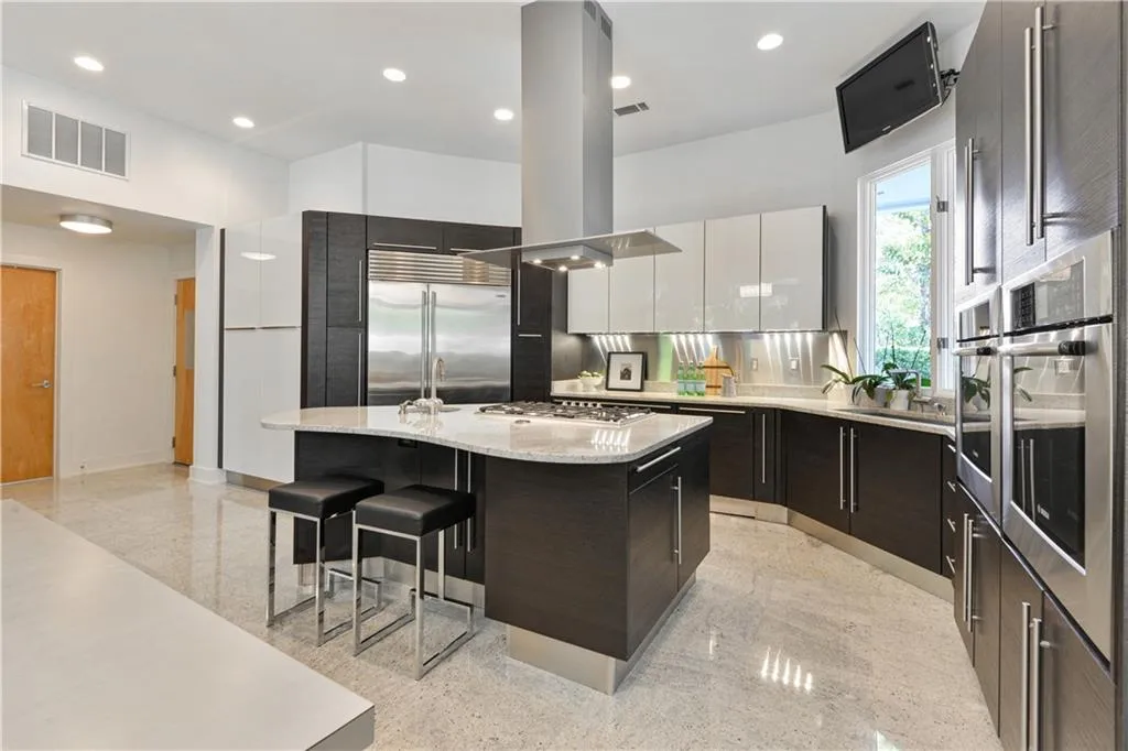 30 Chevaux Court, Atlanta, Georgia 30342, 4 Bedrooms Bedrooms, ,4 BathroomsBathrooms,Residential,Sold,30 Chevaux Court,6797968