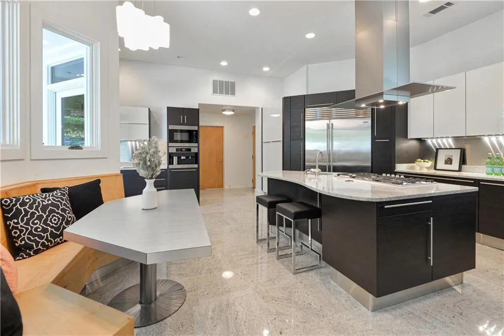 30 Chevaux Court, Atlanta, Georgia 30342, 4 Bedrooms Bedrooms, ,4 BathroomsBathrooms,Residential,Sold,30 Chevaux Court,6797968