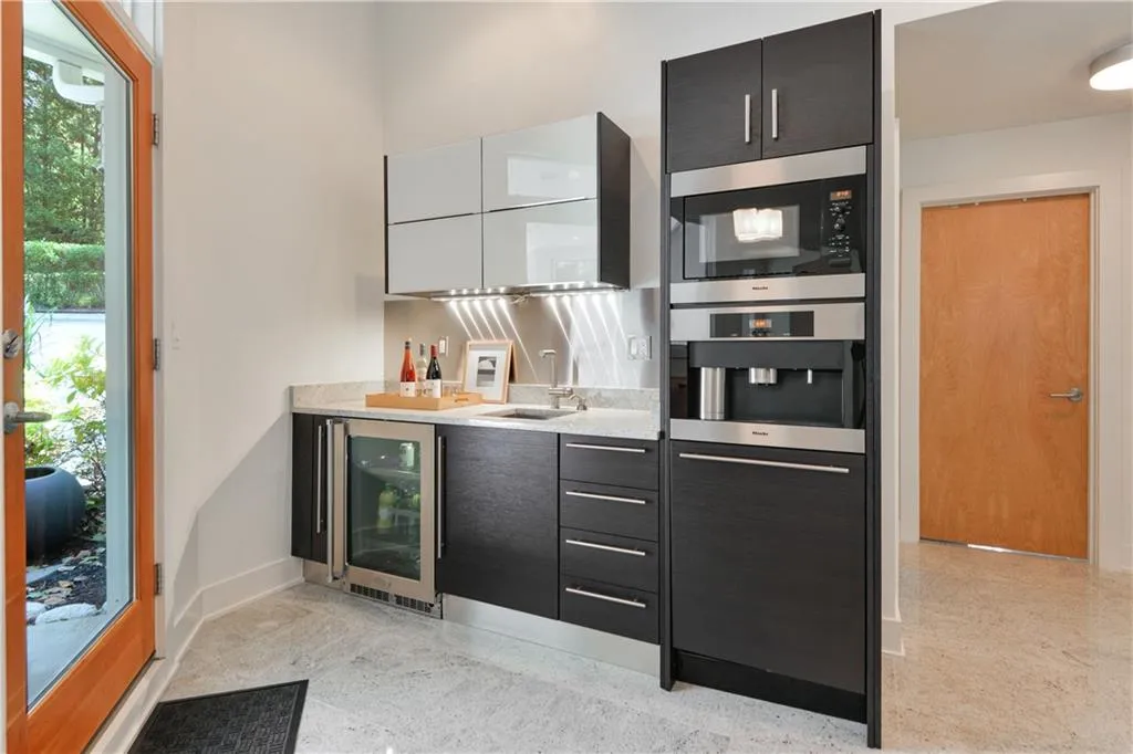 30 Chevaux Court, Atlanta, Georgia 30342, 4 Bedrooms Bedrooms, ,4 BathroomsBathrooms,Residential,Sold,30 Chevaux Court,6797968