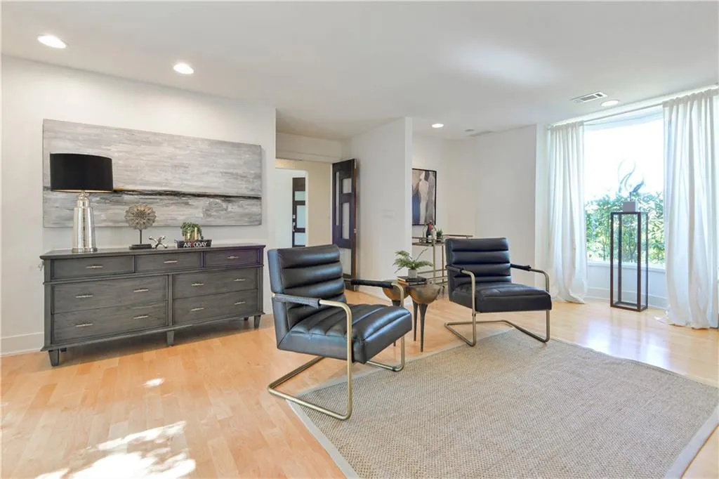 30 Chevaux Court, Atlanta, Georgia 30342, 4 Bedrooms Bedrooms, ,4 BathroomsBathrooms,Residential,Sold,30 Chevaux Court,6797968