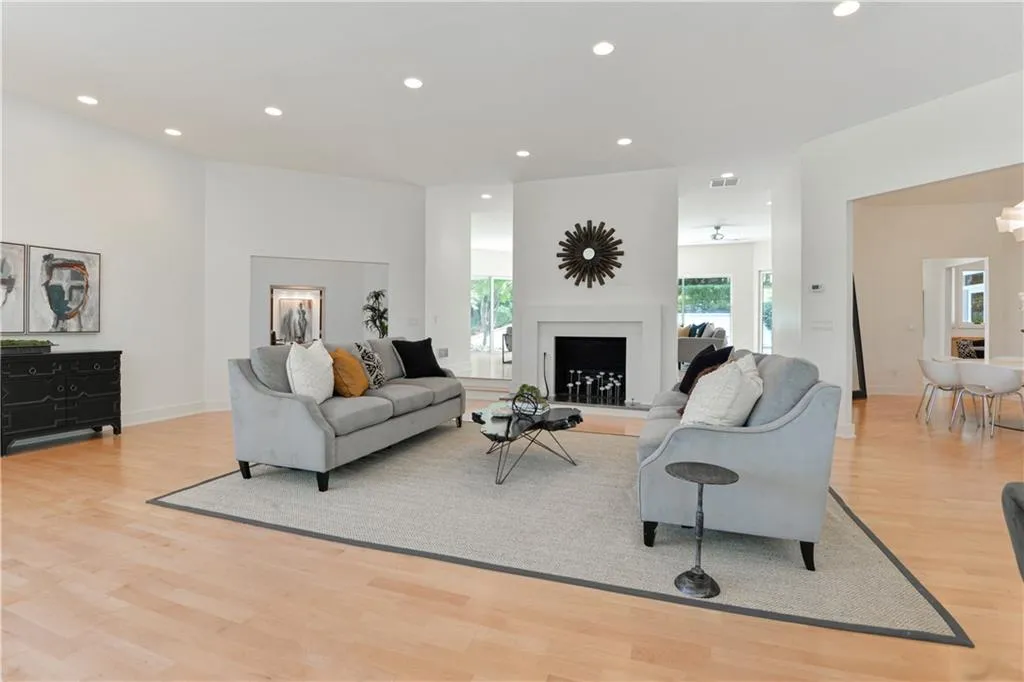 30 Chevaux Court, Atlanta, Georgia 30342, 4 Bedrooms Bedrooms, ,4 BathroomsBathrooms,Residential,Sold,30 Chevaux Court,6797968