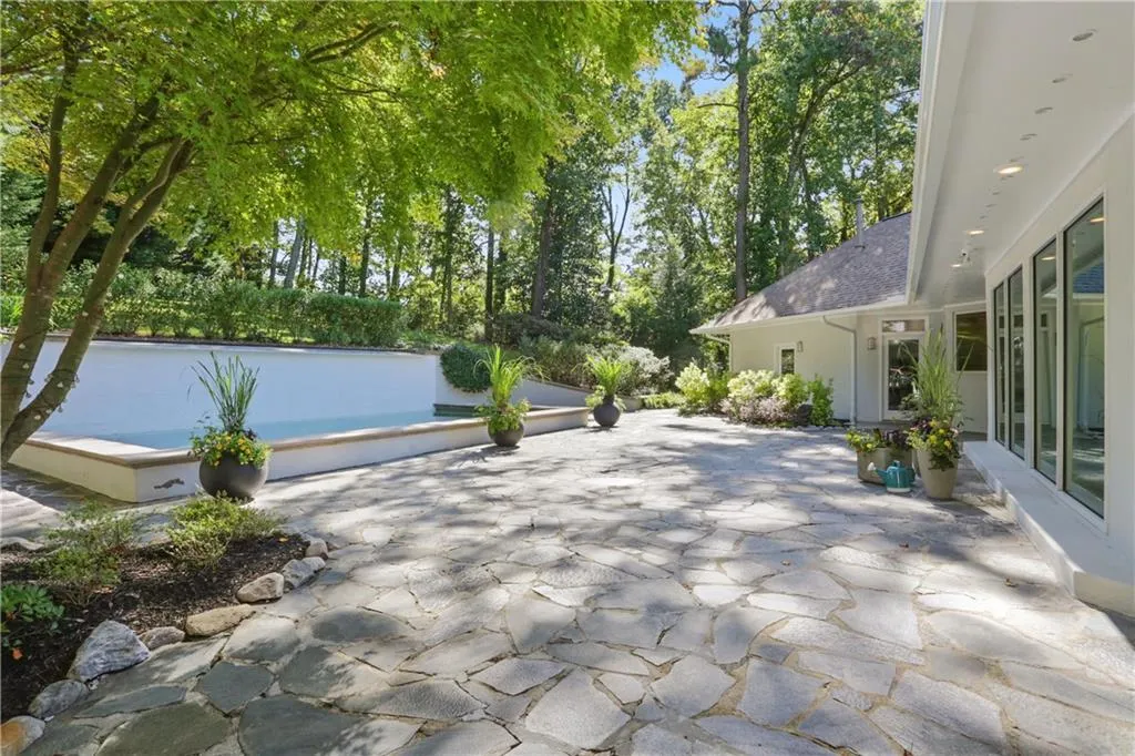 30 Chevaux Court, Atlanta, Georgia 30342, 4 Bedrooms Bedrooms, ,4 BathroomsBathrooms,Residential,Sold,30 Chevaux Court,6797968