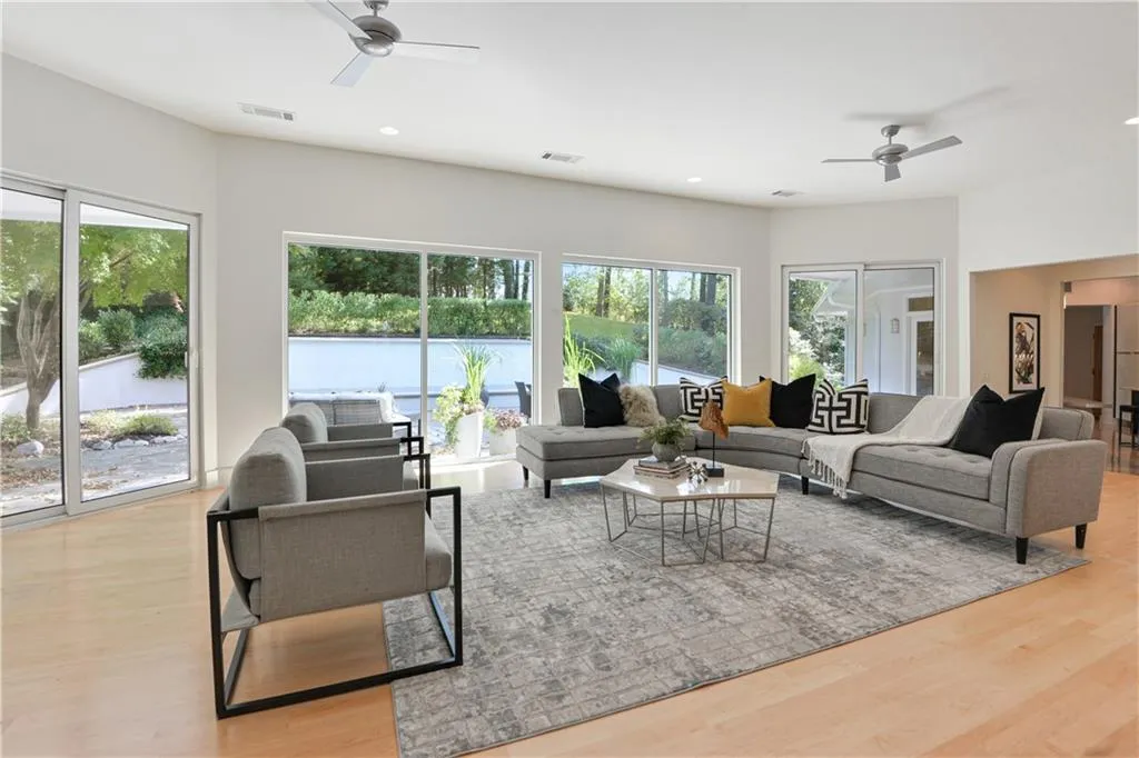 30 Chevaux Court, Atlanta, Georgia 30342, 4 Bedrooms Bedrooms, ,4 BathroomsBathrooms,Residential,Sold,30 Chevaux Court,6797968