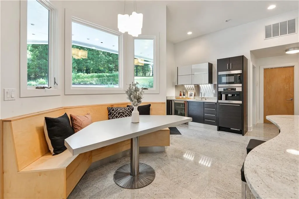 30 Chevaux Court, Atlanta, Georgia 30342, 4 Bedrooms Bedrooms, ,4 BathroomsBathrooms,Residential,Sold,30 Chevaux Court,6797968