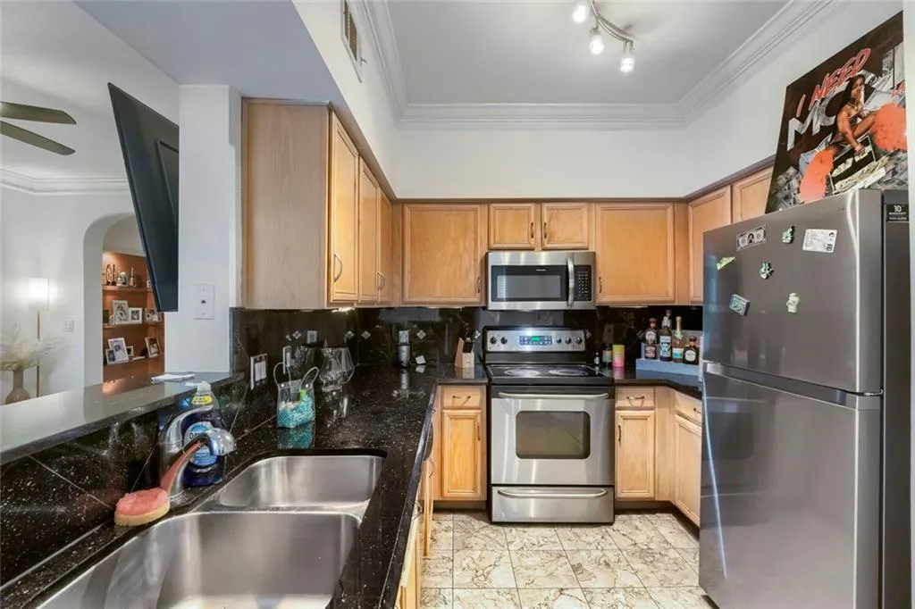 3777 Peachtree Road Ne Unit 1205, Brookhaven, Georgia 30319, 1 Bedroom Bedrooms, 0 ,1 BathroomBathrooms,Residential,For Sale,3777 Peachtree Road Ne Unit 1205,7749925