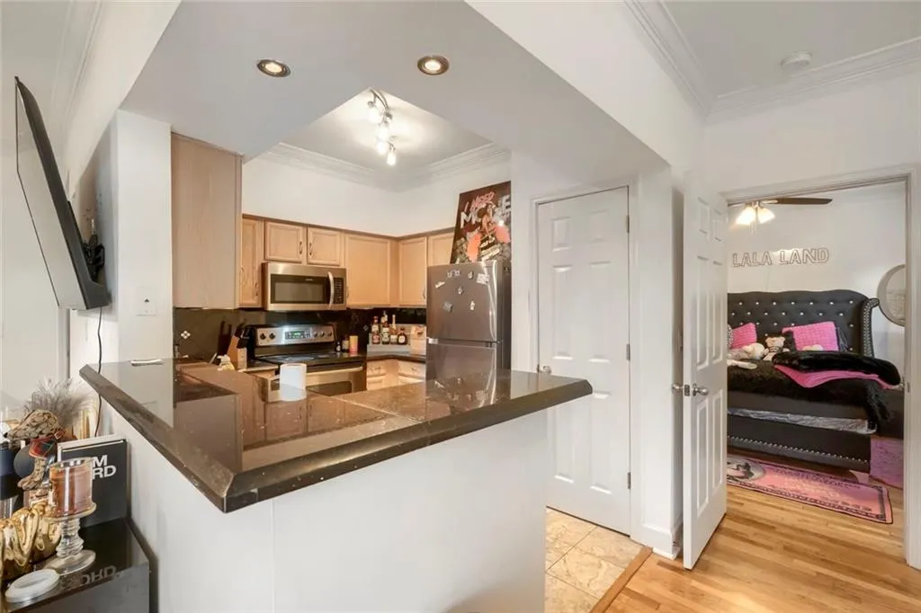 3777 Peachtree Road Ne Unit 1205, Brookhaven, Georgia 30319, 1 Bedroom Bedrooms, 0 ,1 BathroomBathrooms,Residential,For Sale,3777 Peachtree Road Ne Unit 1205,7749925
