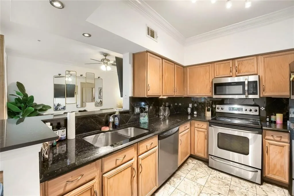 3777 Peachtree Road Ne Unit 1205, Brookhaven, Georgia 30319, 1 Bedroom Bedrooms, 0 ,1 BathroomBathrooms,Residential,For Sale,3777 Peachtree Road Ne Unit 1205,7749925