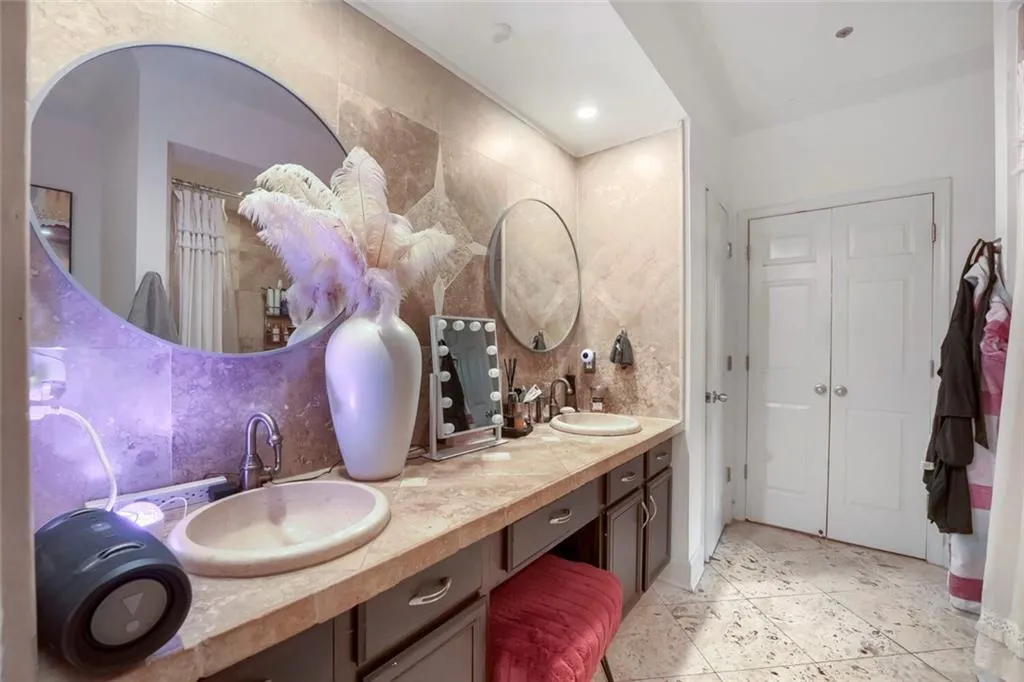 3777 Peachtree Road Ne Unit 1205, Brookhaven, Georgia 30319, 1 Bedroom Bedrooms, 0 ,1 BathroomBathrooms,Residential,For Sale,3777 Peachtree Road Ne Unit 1205,7749925