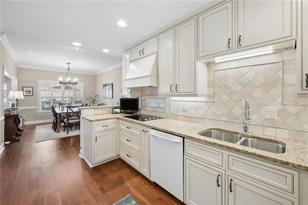 211 Colonial Homes Drive Nw Unit 1304, Atlanta, Georgia 30309, 2 Bedrooms Bedrooms, 0 ,2 BathroomsBathrooms,Residential,For Sale,211 Colonial Homes Drive Nw Unit 1304,7850544