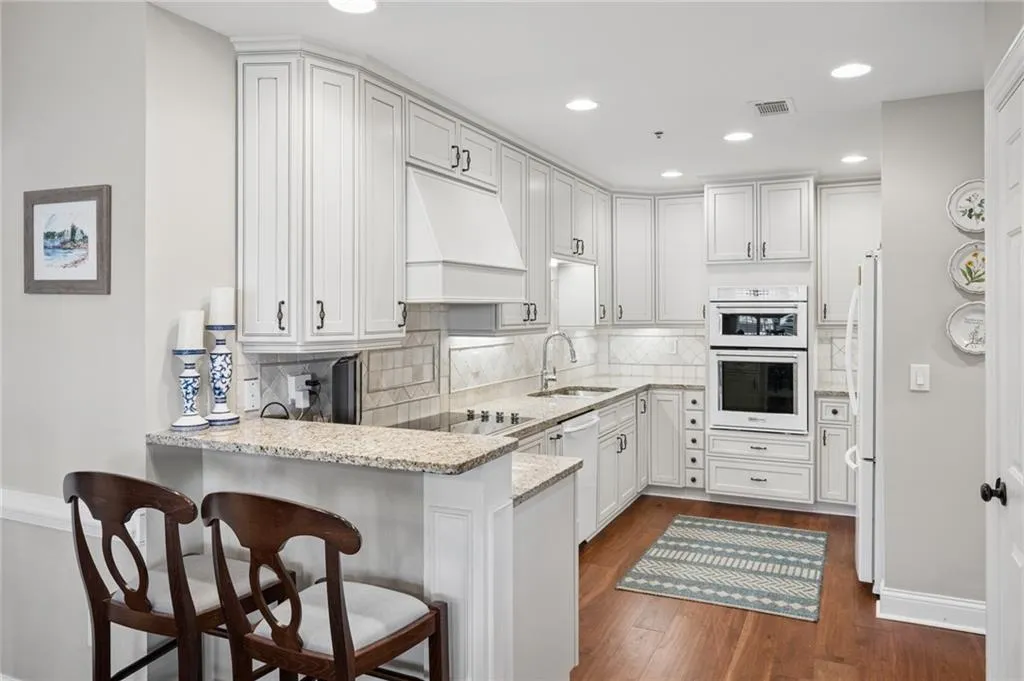 211 Colonial Homes Drive Nw Unit 1304, Atlanta, Georgia 30309, 2 Bedrooms Bedrooms, 0 ,2 BathroomsBathrooms,Residential,For Sale,211 Colonial Homes Drive Nw Unit 1304,7850544