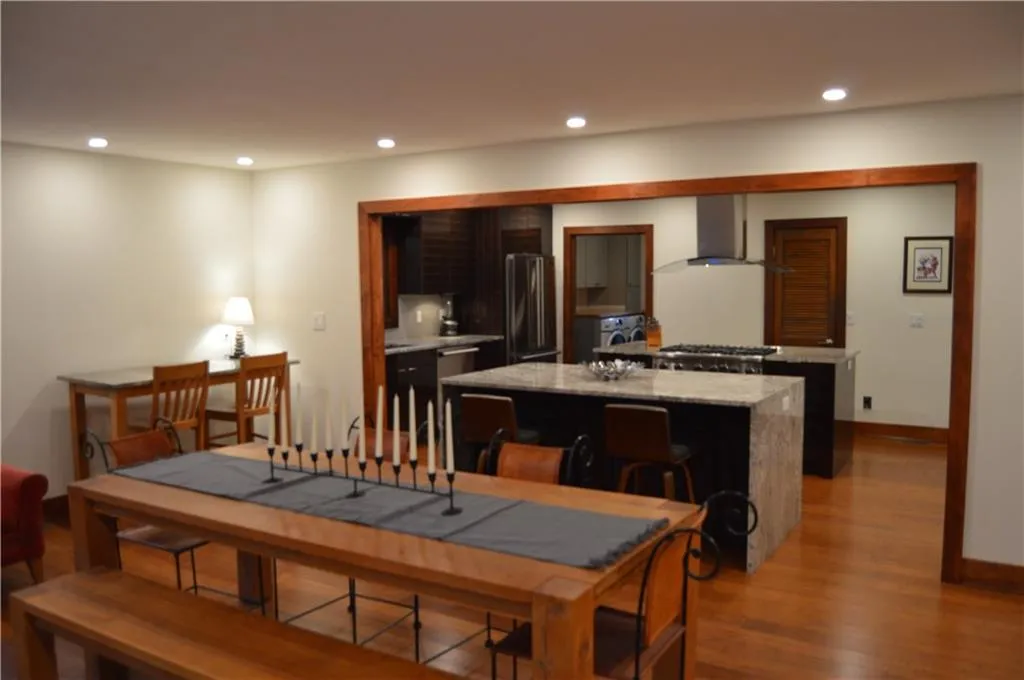 1210 Tynecastle Way, Sandy Springs, Georgia 30350, 4 Bedrooms Bedrooms, ,3 BathroomsBathrooms,Residential,Sold,1210 Tynecastle Way,6961628
