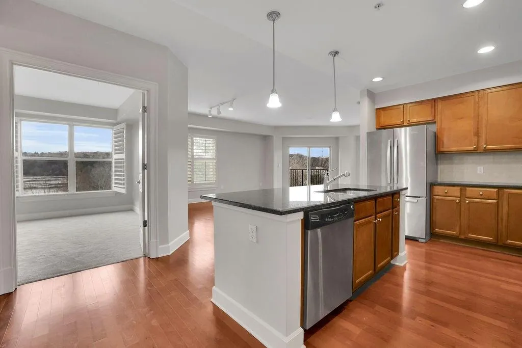 200 River Vista Drive Unit 542, Atlanta, Georgia 30339, 2 Bedrooms Bedrooms, ,2 BathroomsBathrooms,Residential,Sold,200 River Vista Drive Unit 542,7411382