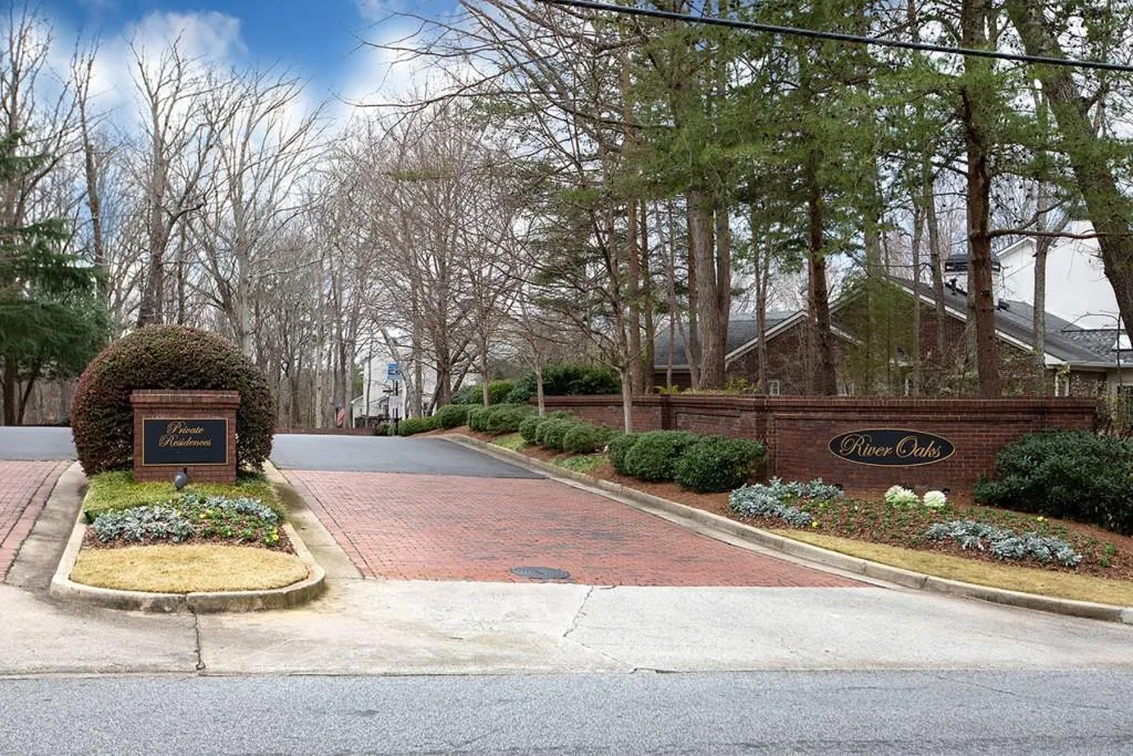 5664 River Oaks Place, Sandy Springs, Georgia 30327, 3 Bedrooms Bedrooms, ,2 BathroomsBathrooms,Residential,Sold,5664 River Oaks Place,6695561