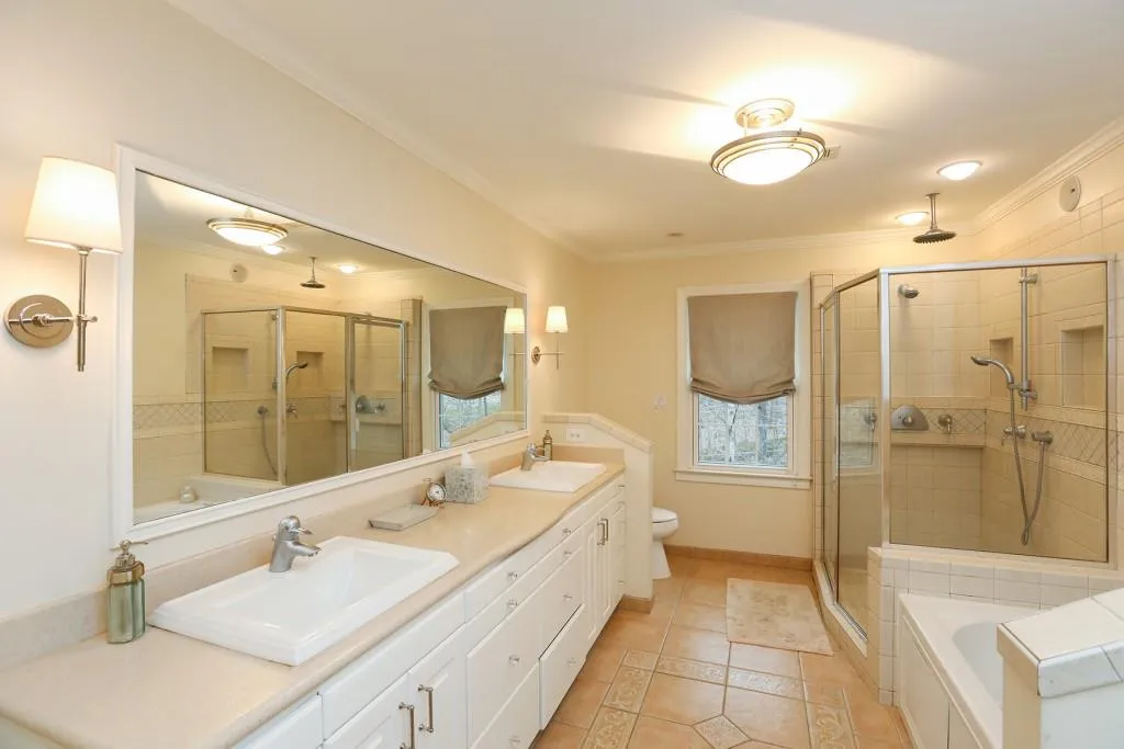 5664 River Oaks Place, Sandy Springs, Georgia 30327, 3 Bedrooms Bedrooms, ,2 BathroomsBathrooms,Residential,Sold,5664 River Oaks Place,6695561