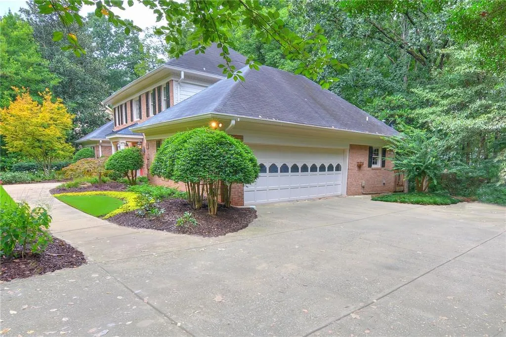 8090 Habersham Waters Road, Sandy Springs, Georgia 30350, 4 Bedrooms Bedrooms, ,3 BathroomsBathrooms,Residential,Sold,8090 Habersham Waters Road,5893182