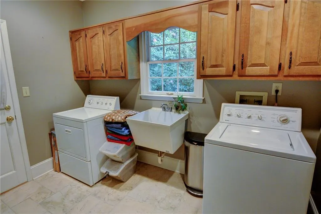 8090 Habersham Waters Road, Sandy Springs, Georgia 30350, 4 Bedrooms Bedrooms, ,3 BathroomsBathrooms,Residential,Sold,8090 Habersham Waters Road,5893182