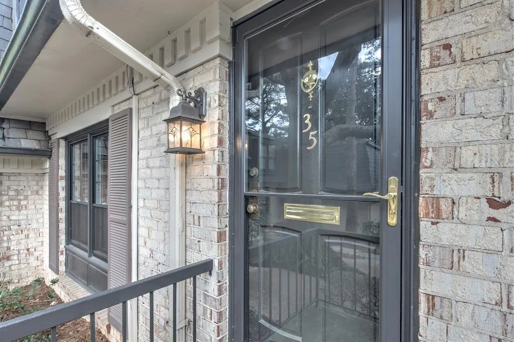 35 La Rue Place Nw, Atlanta, Georgia 30327, 2 Bedrooms Bedrooms, ,2 BathroomsBathrooms,Residential,Sold,35 La Rue Place Nw,5652474 35 La Rue Place Nw, Atlanta, Georgia 30327, 2 Bedrooms Bedrooms, ,2 BathroomsBathrooms,Residential,Sold,35 La Rue Place Nw,5652474