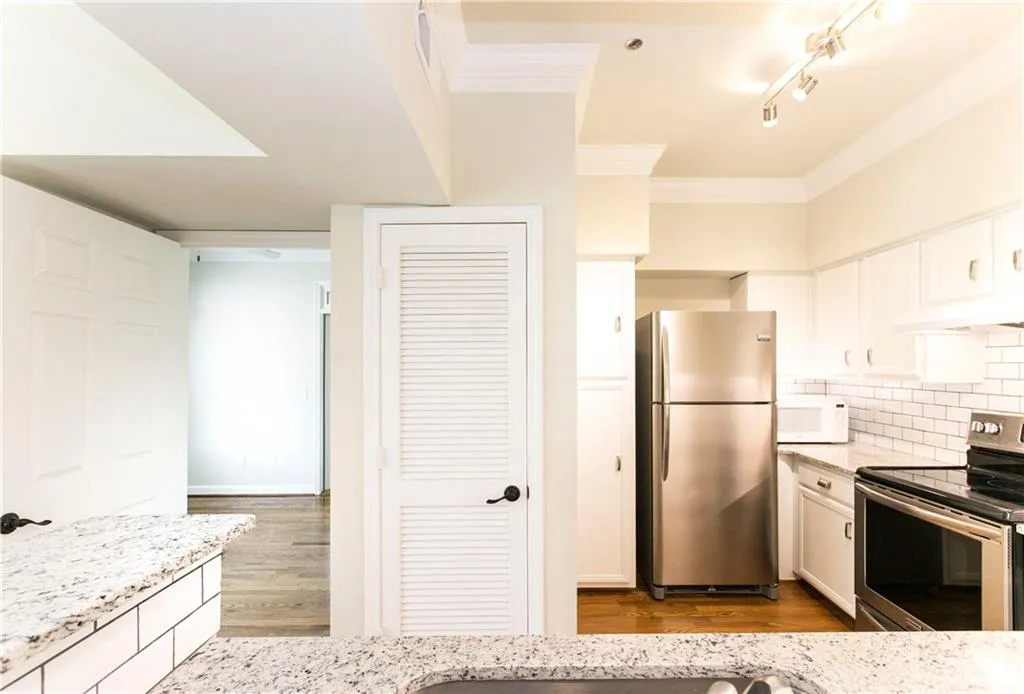 3777 Peachtree Road Ne Unit 831, Brookhaven, Georgia 30319, 2 Bedrooms Bedrooms, ,1 BathroomBathrooms,Residential,Sold,3777 Peachtree Road Ne Unit 831,5741236
