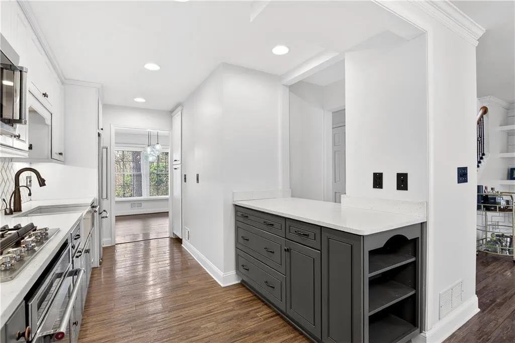 1 Ardmore Square Nw Unit 1, Atlanta, Georgia 30309, 3 Bedrooms Bedrooms, 0 ,2 BathroomsBathrooms,Residential,For Sale,1 Ardmore Square Nw Unit 1,7724989