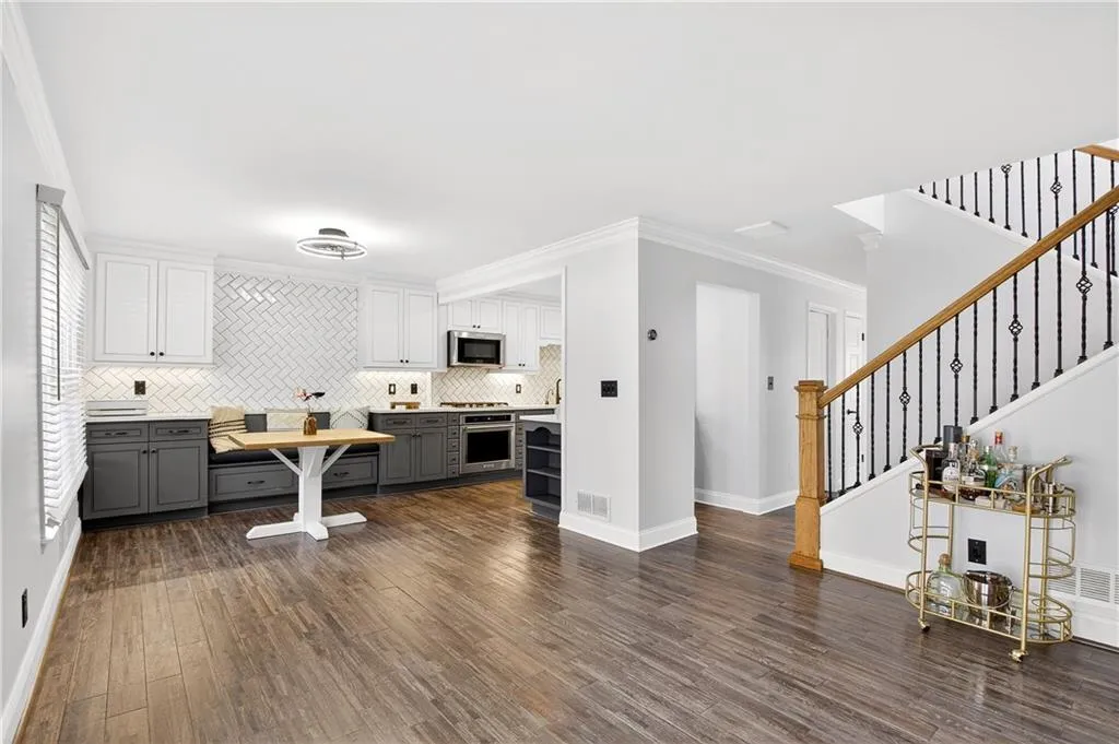 1 Ardmore Square Nw Unit 1, Atlanta, Georgia 30309, 3 Bedrooms Bedrooms, 0 ,2 BathroomsBathrooms,Residential,For Sale,1 Ardmore Square Nw Unit 1,7724989