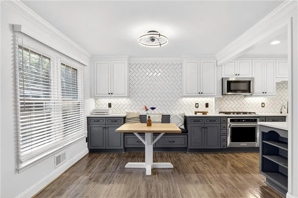 1 Ardmore Square Nw Unit 1, Atlanta, Georgia 30309, 3 Bedrooms Bedrooms, 0 ,2 BathroomsBathrooms,Residential,For Sale,1 Ardmore Square Nw Unit 1,7724989