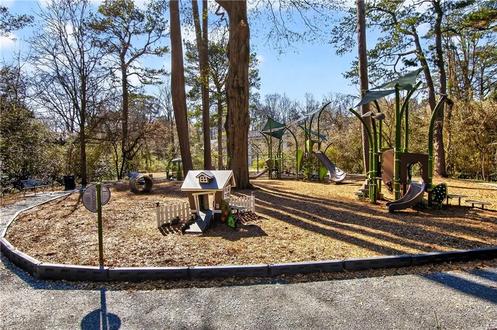 1 Ardmore Square Nw Unit 1, Atlanta, Georgia 30309, 3 Bedrooms Bedrooms, 0 ,2 BathroomsBathrooms,Residential,For Sale,1 Ardmore Square Nw Unit 1,7724989