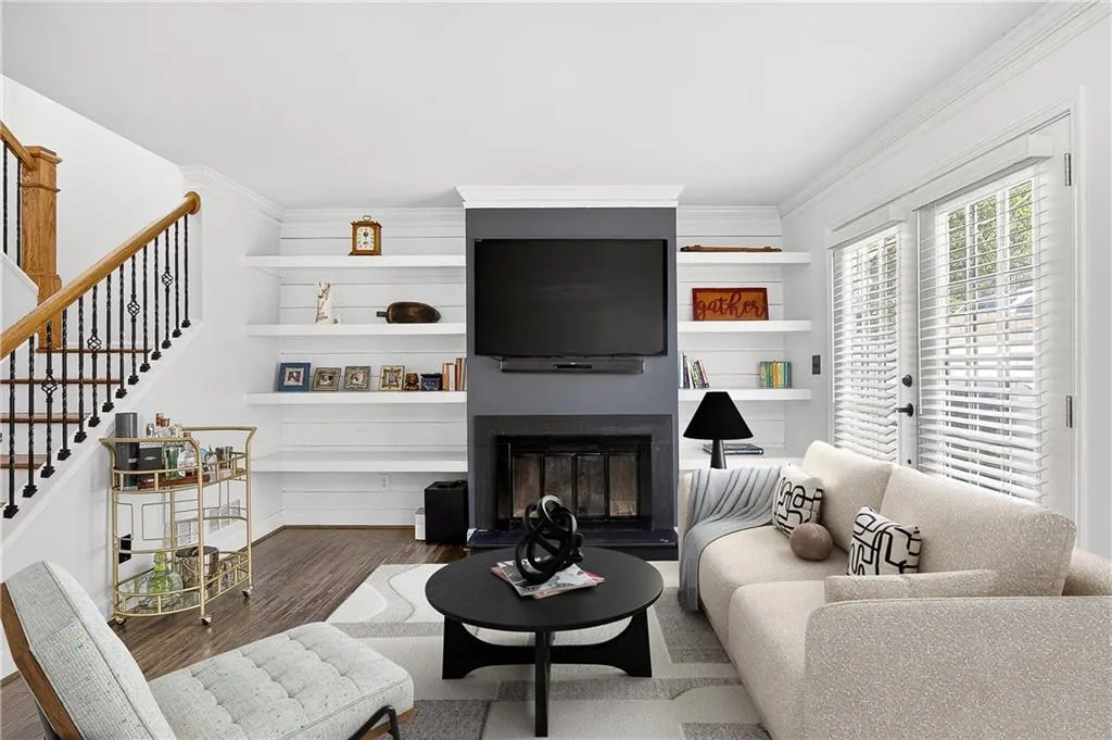 1 Ardmore Square Nw Unit 1, Atlanta, Georgia 30309, 3 Bedrooms Bedrooms, 0 ,2 BathroomsBathrooms,Residential,For Sale,1 Ardmore Square Nw Unit 1,7724989