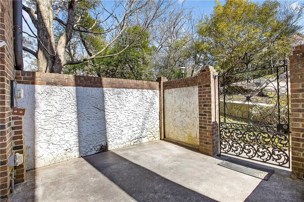 1 Ardmore Square Nw Unit 1, Atlanta, Georgia 30309, 3 Bedrooms Bedrooms, 0 ,2 BathroomsBathrooms,Residential,For Sale,1 Ardmore Square Nw Unit 1,7724989