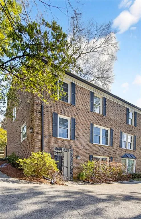 1 Ardmore Square Nw Unit 1, Atlanta, Georgia 30309, 3 Bedrooms Bedrooms, 0 ,2 BathroomsBathrooms,Residential,For Sale,1 Ardmore Square Nw Unit 1,7724989