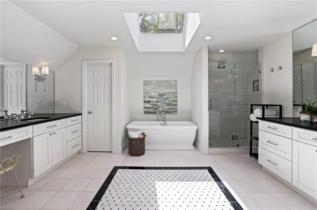 280 Cameron Ridge Drive, Atlanta, Georgia 30328, 5 Bedrooms Bedrooms, ,5 BathroomsBathrooms,Residential,Sold,280 Cameron Ridge Drive,7252875