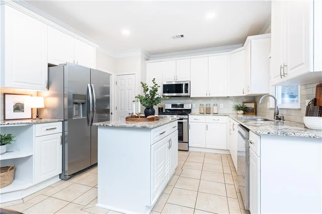 1370 Brookhaven Village Circle Ne, Brookhaven, Georgia 30319, 3 Bedrooms Bedrooms, ,2 BathroomsBathrooms,Residential,For Sale,1370 Brookhaven Village Circle Ne,7666531