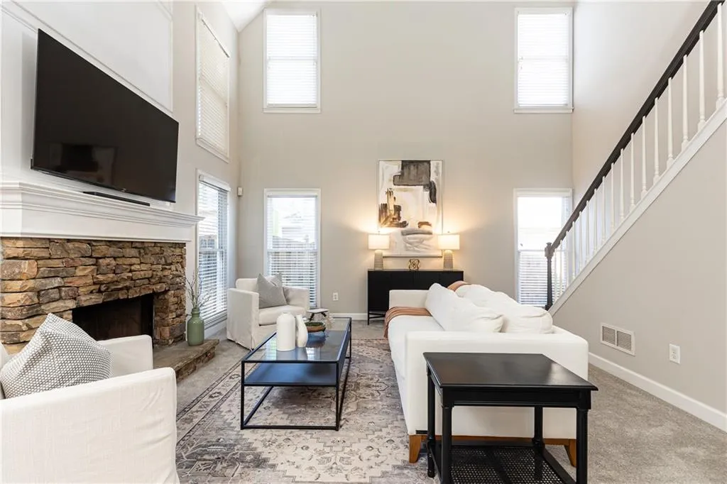 1370 Brookhaven Village Circle Ne, Brookhaven, Georgia 30319, 3 Bedrooms Bedrooms, ,2 BathroomsBathrooms,Residential,For Sale,1370 Brookhaven Village Circle Ne,7666531