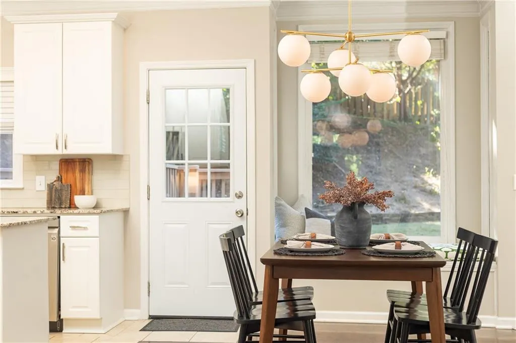 1370 Brookhaven Village Circle Ne, Brookhaven, Georgia 30319, 3 Bedrooms Bedrooms, ,2 BathroomsBathrooms,Residential,For Sale,1370 Brookhaven Village Circle Ne,7666531