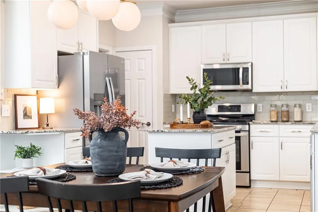 1370 Brookhaven Village Circle Ne, Brookhaven, Georgia 30319, 3 Bedrooms Bedrooms, ,2 BathroomsBathrooms,Residential,For Sale,1370 Brookhaven Village Circle Ne,7666531