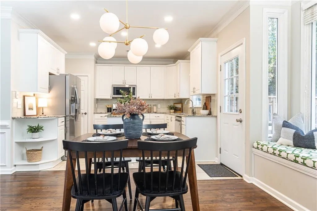 1370 Brookhaven Village Circle Ne, Brookhaven, Georgia 30319, 3 Bedrooms Bedrooms, ,2 BathroomsBathrooms,Residential,For Sale,1370 Brookhaven Village Circle Ne,7666531