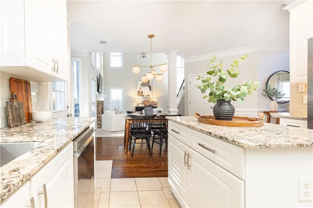 1370 Brookhaven Village Circle Ne, Brookhaven, Georgia 30319, 3 Bedrooms Bedrooms, ,2 BathroomsBathrooms,Residential,For Sale,1370 Brookhaven Village Circle Ne,7666531