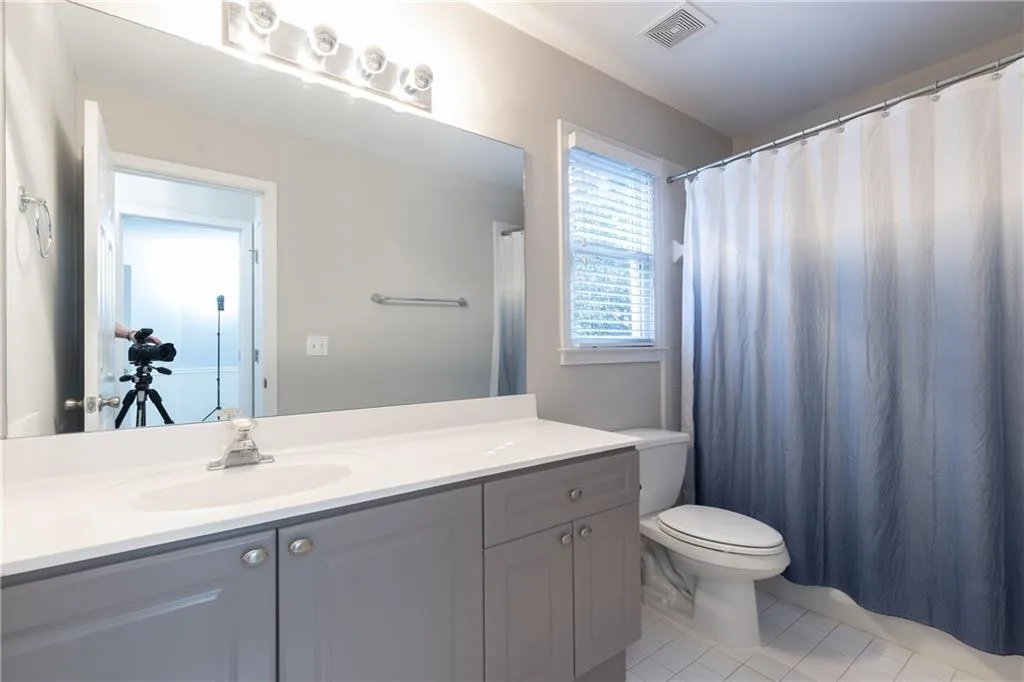 1370 Brookhaven Village Circle Ne, Brookhaven, Georgia 30319, 3 Bedrooms Bedrooms, ,2 BathroomsBathrooms,Residential,For Sale,1370 Brookhaven Village Circle Ne,7666531