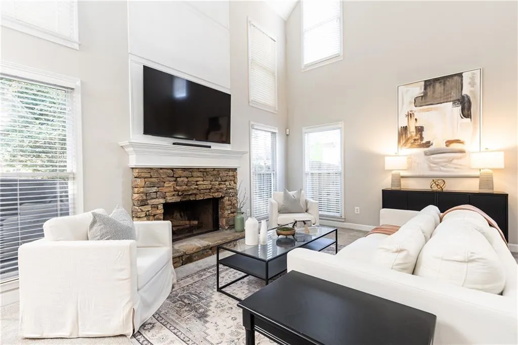 1370 Brookhaven Village Circle Ne, Brookhaven, Georgia 30319, 3 Bedrooms Bedrooms, ,2 BathroomsBathrooms,Residential,For Sale,1370 Brookhaven Village Circle Ne,7666531