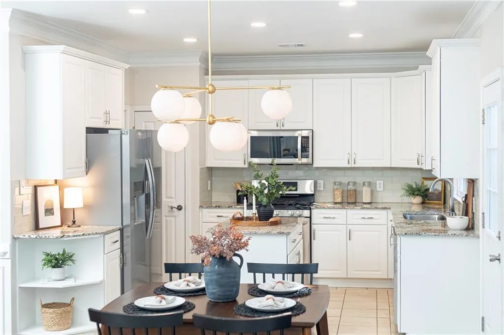 1370 Brookhaven Village Circle Ne, Brookhaven, Georgia 30319, 3 Bedrooms Bedrooms, ,2 BathroomsBathrooms,Residential,For Sale,1370 Brookhaven Village Circle Ne,7666531