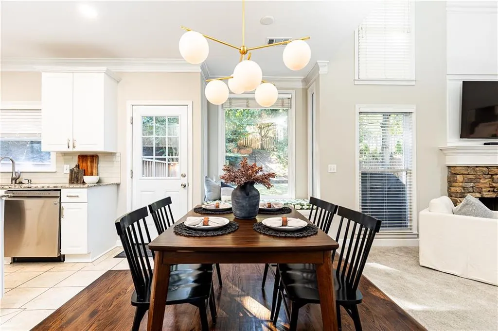 1370 Brookhaven Village Circle Ne, Brookhaven, Georgia 30319, 3 Bedrooms Bedrooms, ,2 BathroomsBathrooms,Residential,For Sale,1370 Brookhaven Village Circle Ne,7666531