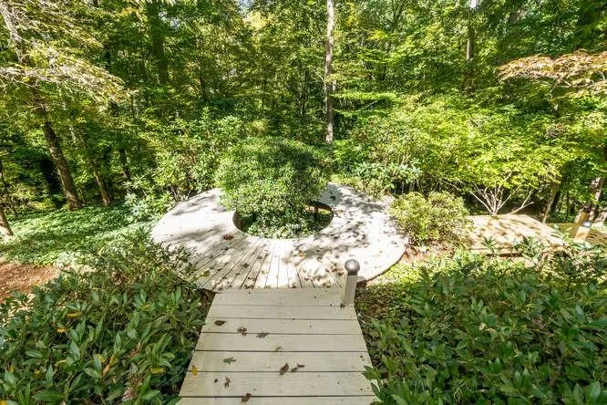 705 Tanglewood Trail, Sandy Springs, Georgia 30327, 5 Bedrooms Bedrooms, ,4 BathroomsBathrooms,Residential,Sold,705 Tanglewood Trail,7072499