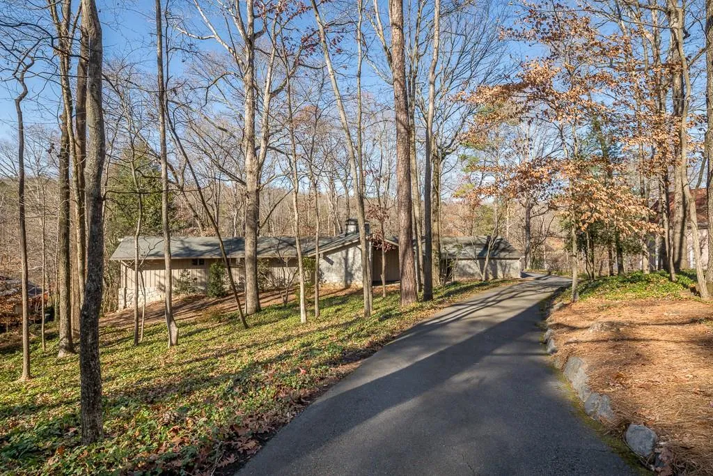 1260 Tynecastle Way, Sandy Springs, Georgia 30350, 5 Bedrooms Bedrooms, ,3 BathroomsBathrooms,Residential,Sold,1260 Tynecastle Way,5945165